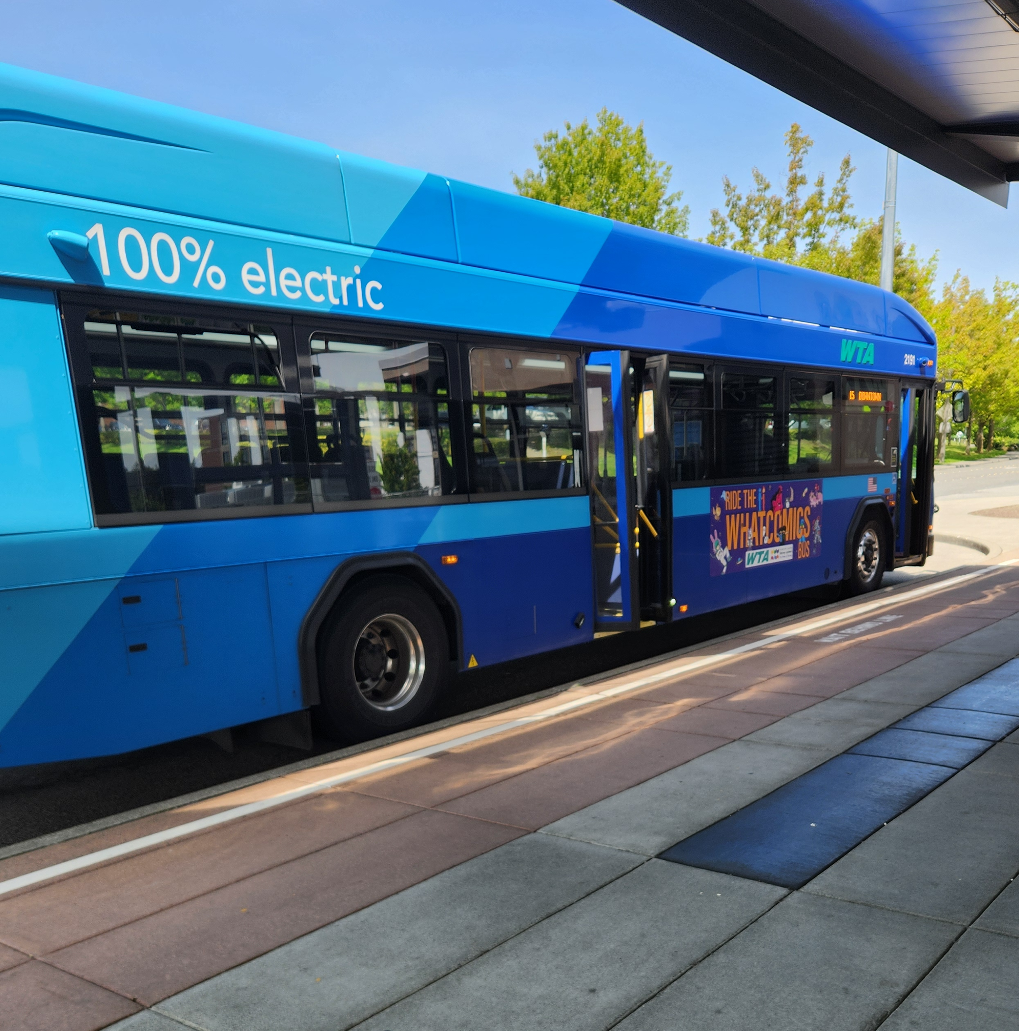 A blue 100% electric bus at a Cordata Station bus bay. (Photo by Michael Grass / BhamByBus)